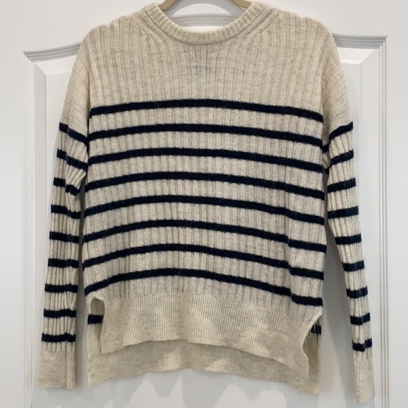 Abercrombie & Fitch Sweaters - Abercrombie and Fitch sweater